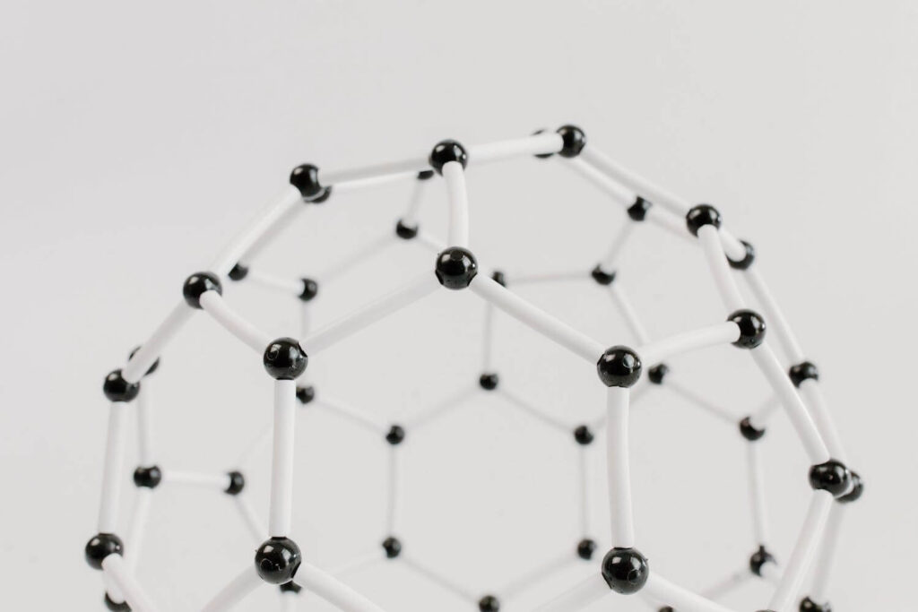Hexagonal water buckyball shape with black intersections and white links